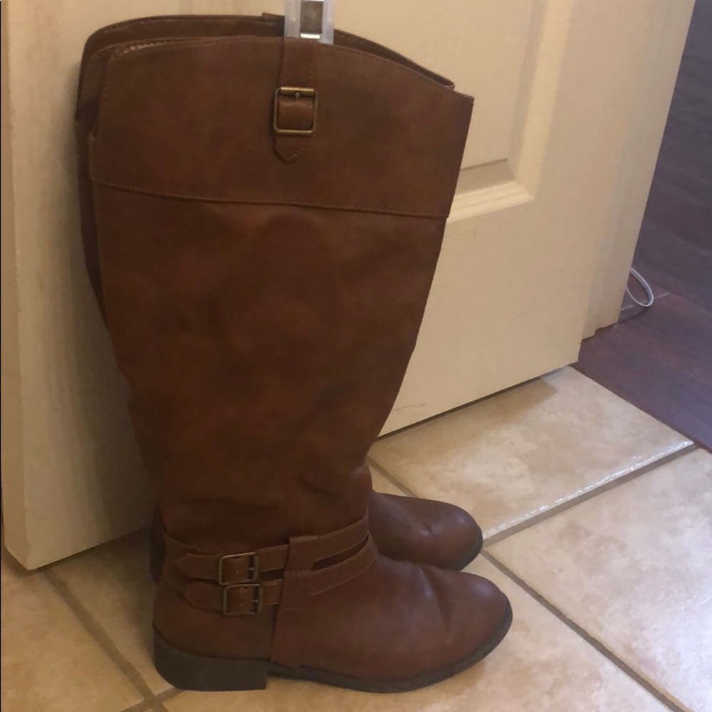 Brown Faux Leather Buckle Boots 👢
